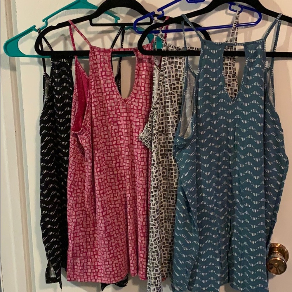 Old Navy Lot of 4 Key Hole Back tank tops - Picture 2 of 6